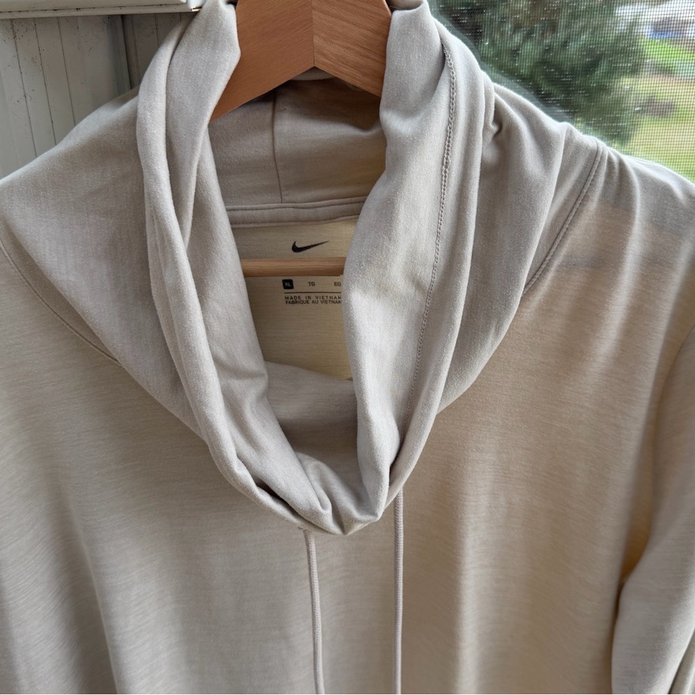 Nike Dri-Fit Cowl Neck Sweatshirt WomensXL Cream color UNIQUE STYLE LIKE NEW $13